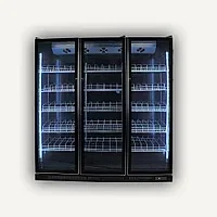 Стеклянная холодильный витрина трехдверная размер 1800*700*1980