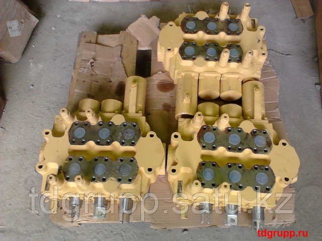 313-92-0002 Распределитель главный гидравлический (R-1013, R-97)