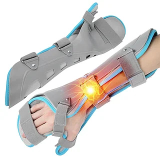 Қара колготкидегі әйелдің суреті