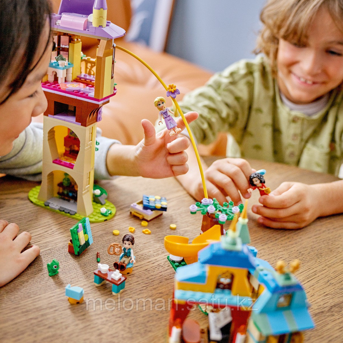 LEGO: Башня Рапунцель и Утенок Disney Princess 43241 - фото 6 - id-p114078836