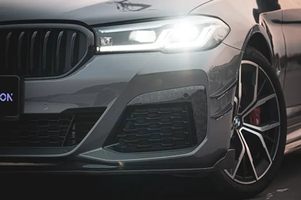 Карбоновые накладки на воздухозаборники для BMW 5 серии G30 LCI 2020-2024+ - фото 1 - id-p114784785