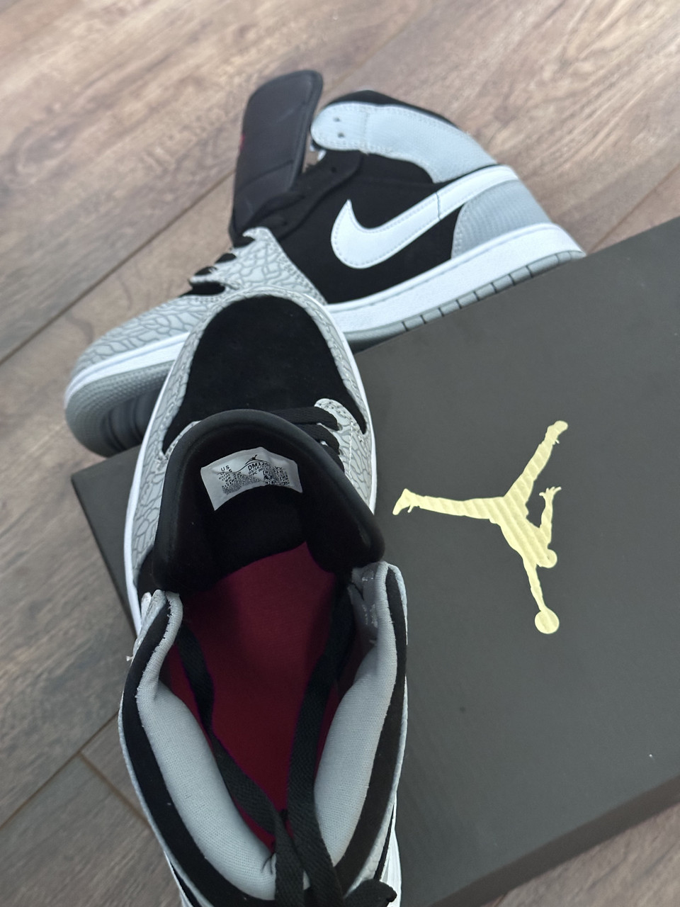 Кроссовки Nike Air Jordan 1 mid - фото 1 - id-p114785401
