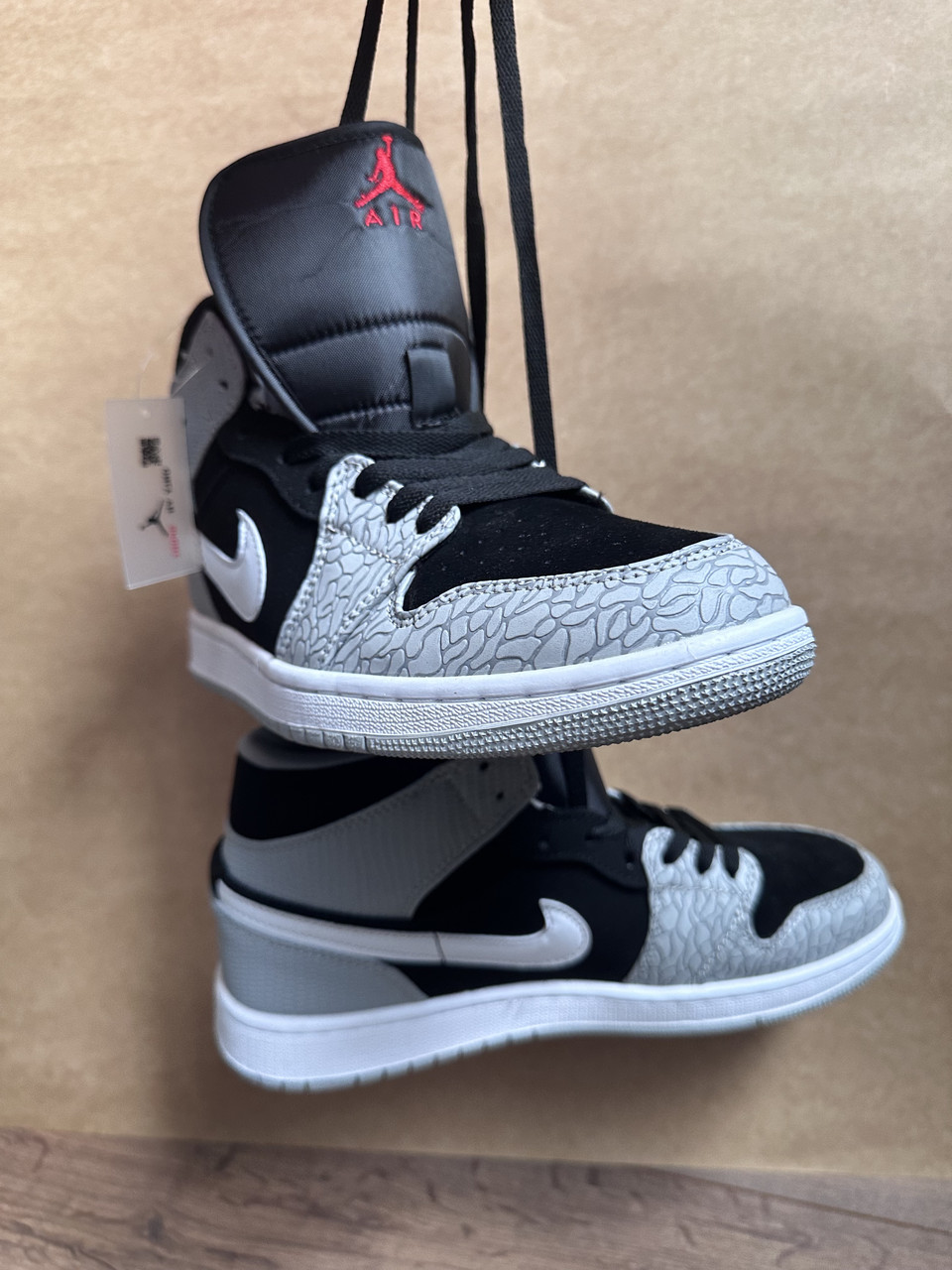 Кроссовки Nike Air Jordan 1 mid - фото 2 - id-p114785401