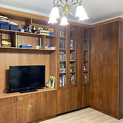Угловой шкаф в гостиную
