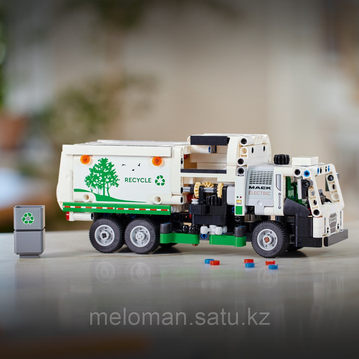 LEGO: Электрический мусоровоз Mack LR Technic 42167 - фото 10 - id-p114078907