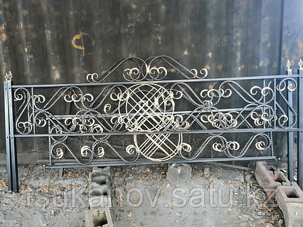 Шәуетпен жабылған әйелдер бейнеленген онлайн порно