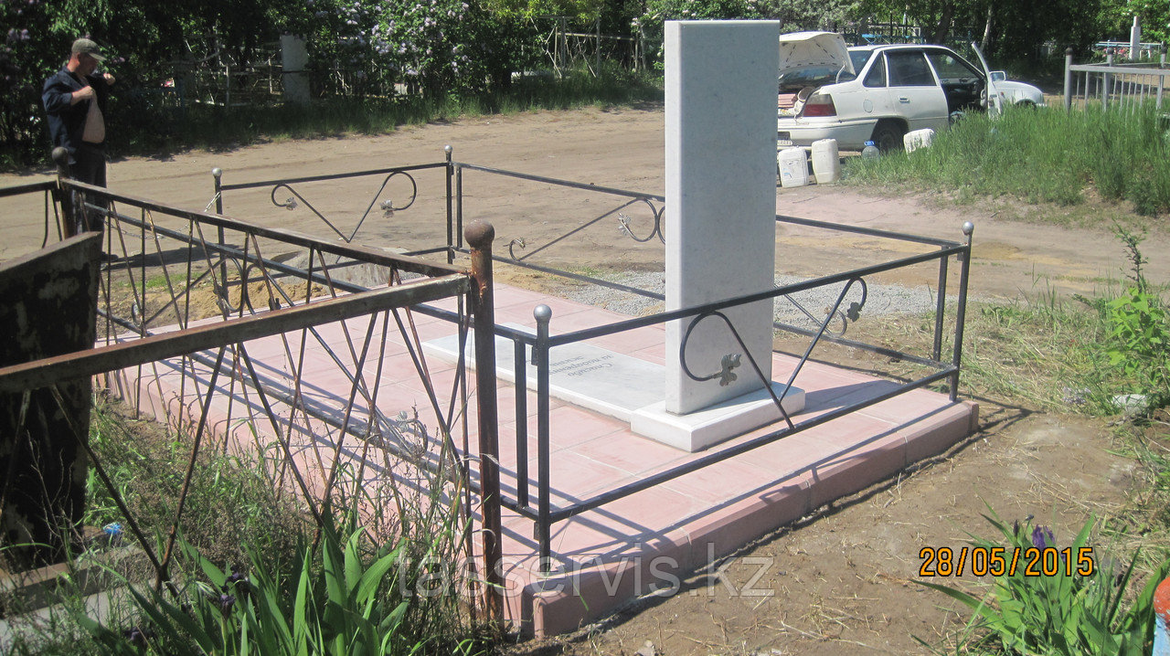 Памятник с установкой и укладкой тротуарной плитки