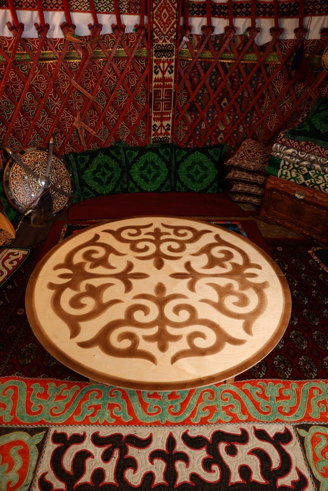 Национальный казахский круглый стол - фото 1 - id-p115263700