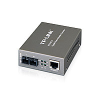 Медиаконвертер TP-Link MC210CS, для передачи сигнала по оптоволоконному кабелю.