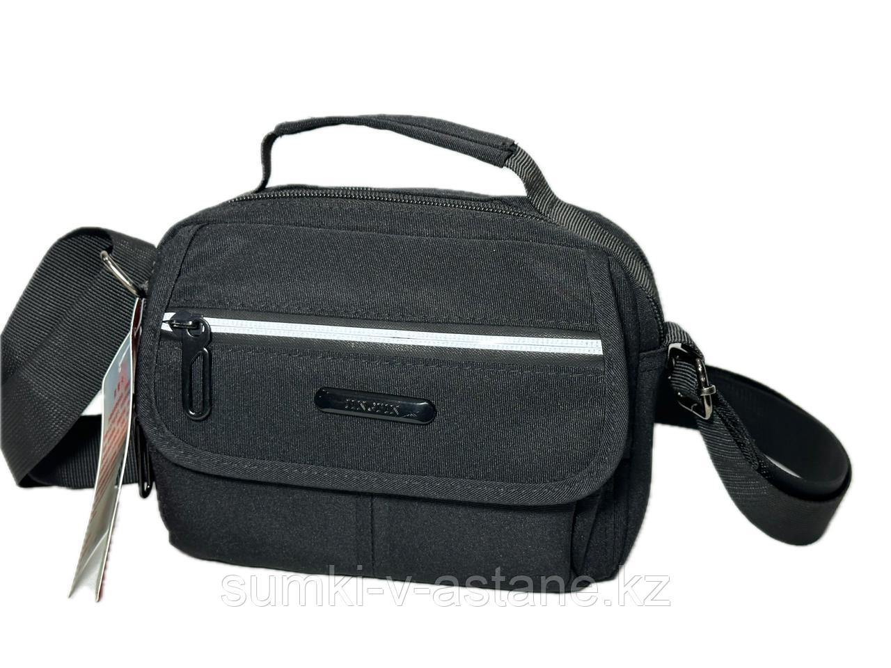 Мужская сумка через плечо, кросс-боди "JINGPIN". Высота 14 см, ширина 20 см, глубина 7 см.