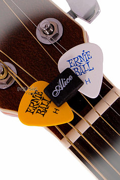 Держатель для двух медиатров