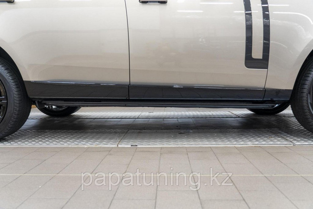 Пороги выдвижные электрические ОЕМ для Range Rover Vogue Long (L 460) 2021- - фото 3 - id-p115297465