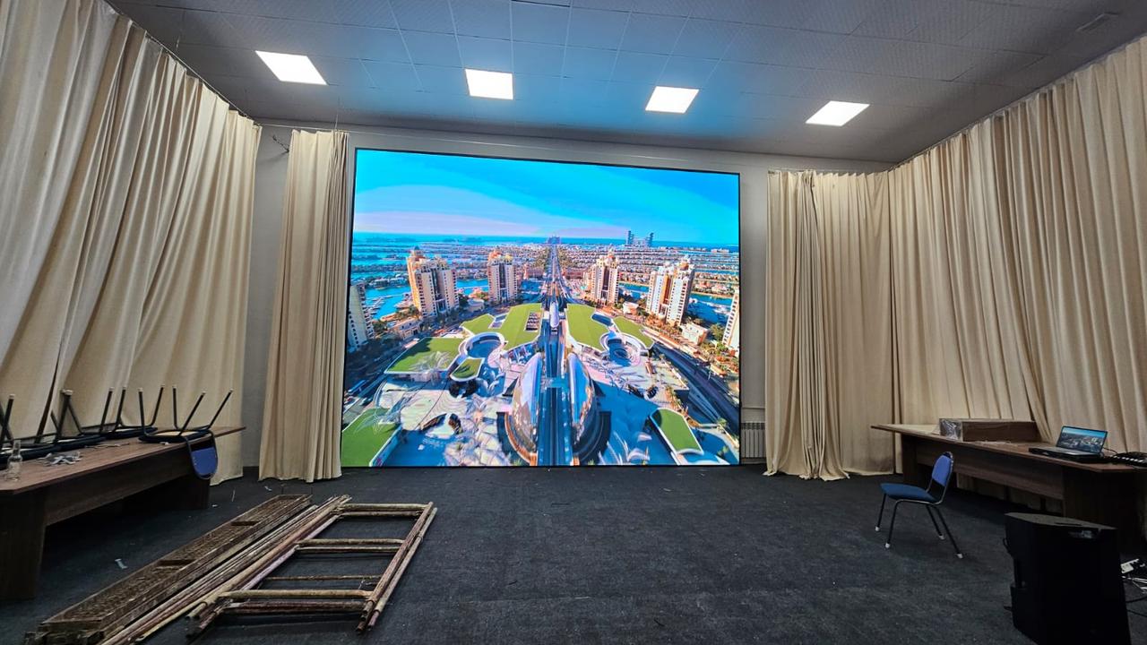 Лед экран P-4 indoor 6,1м*4,6 м-28,06 кв.м INDOOR (256мм *256мм)