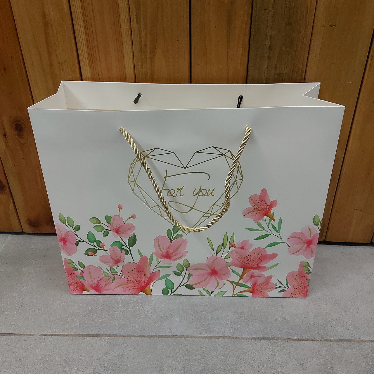 Подарочный пакет средний "For you - белый". Размер 30,5x27x12 см. Упаковка для подарка. Пакеты картонные, фото 1