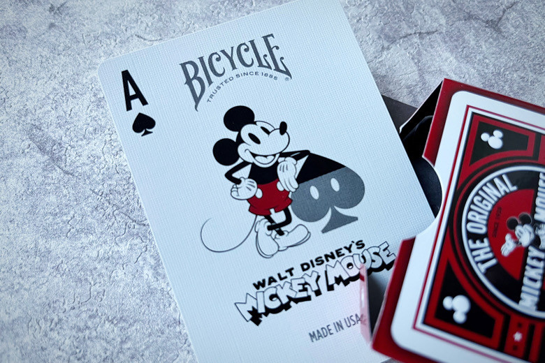 Bicycle Disney Classic Mickey Mouse playing cards - фото 3 - id-p115434624