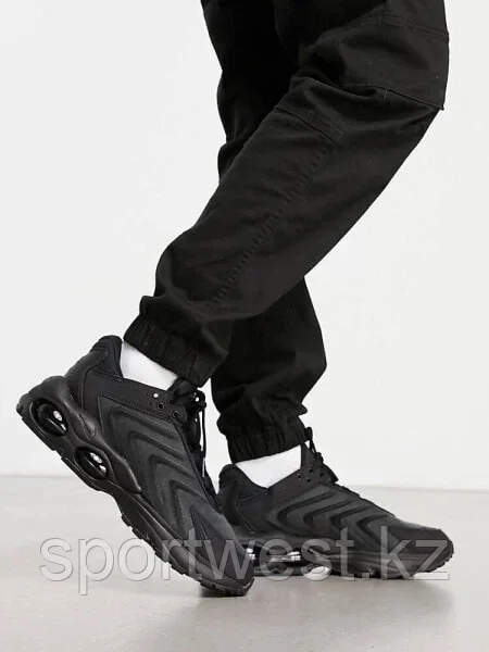 Nike Air Max TW trainers in black - фото 1 - id-p115480387