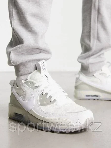 Nike Air Max Terrascape trainers in white - фото 1 - id-p115480629