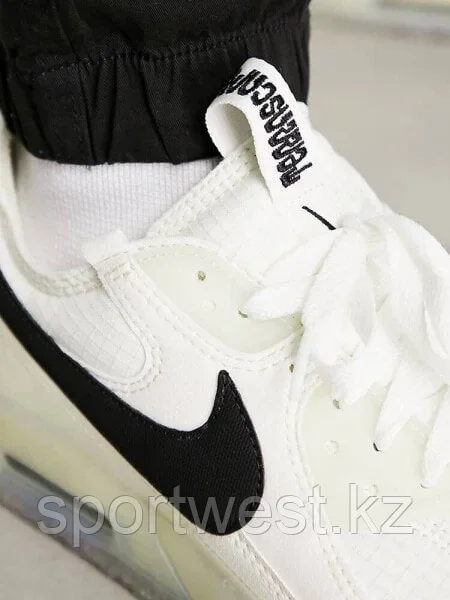 Nike Air Max Terrascape trainers in white and black - фото 3 - id-p115481894