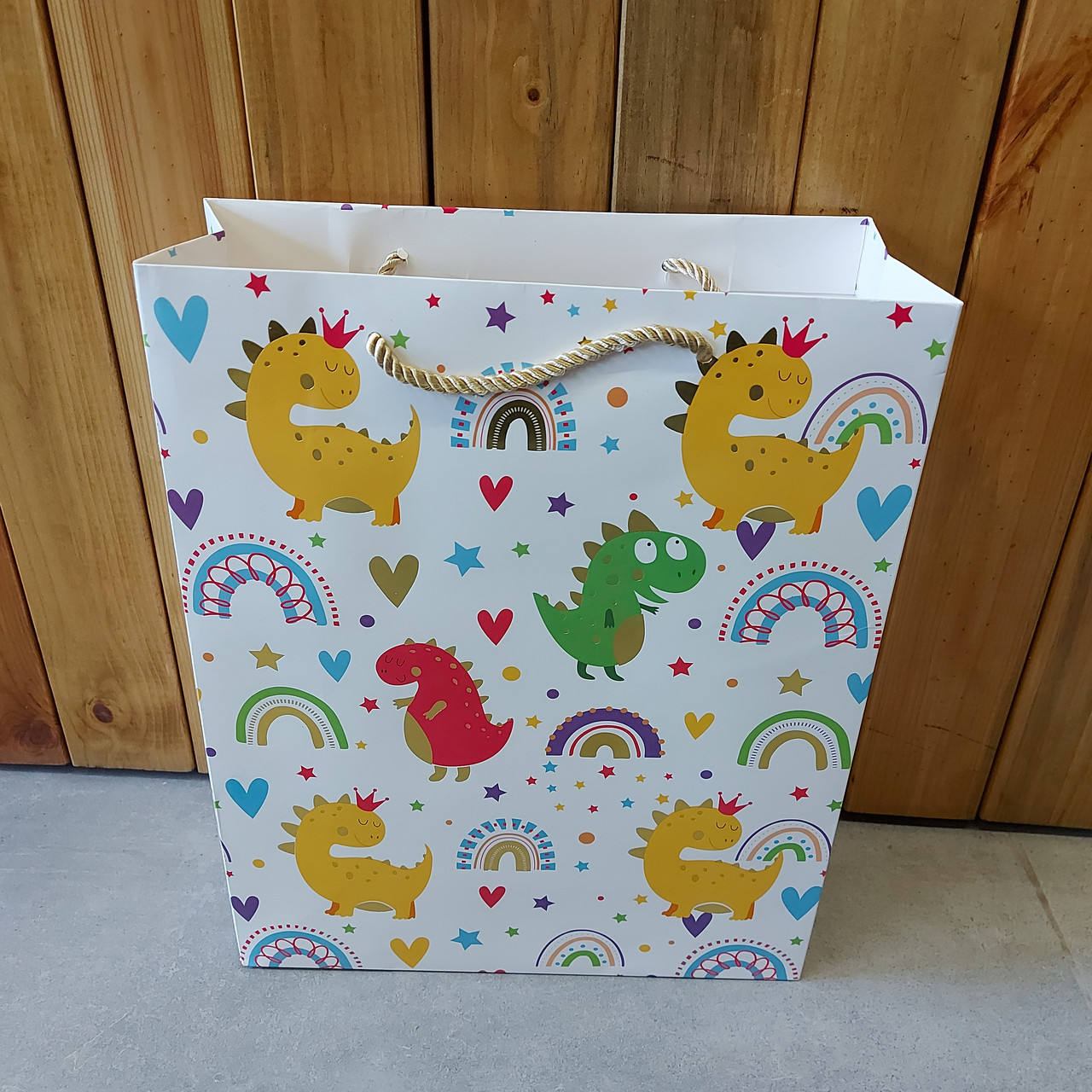 Подарочный пакет "Детский с динозавриками". Размер 26x32x10 см. Упаковка для подарка. Пакеты картонные.