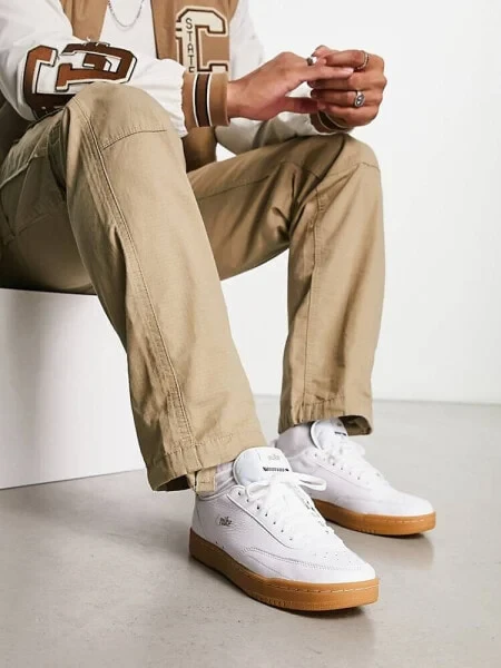 Nike Court Vintage Premium trainers in white with gum sole - фото 3 - id-p115476525