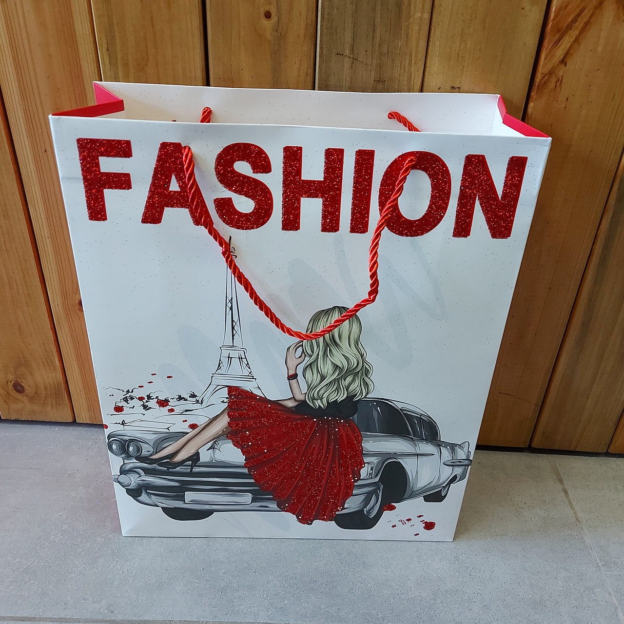 Подарочный пакет "Вертикаль - Fashion". Размер 26x32x10 см. Упаковка для подарка. Пакеты картонные.