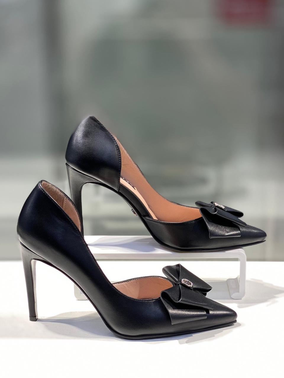 Модные туфли с бабочкой черного цвета. Стильная женская обувь. - фото 1 - id-p115484138