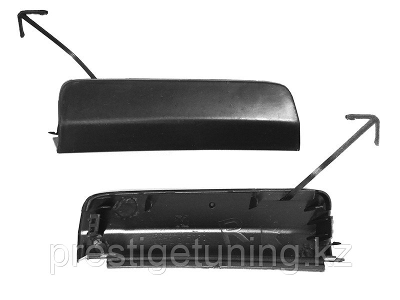 Заглушка в бампер под крюк правая (R) на RAV4 2019-23 (SAT)