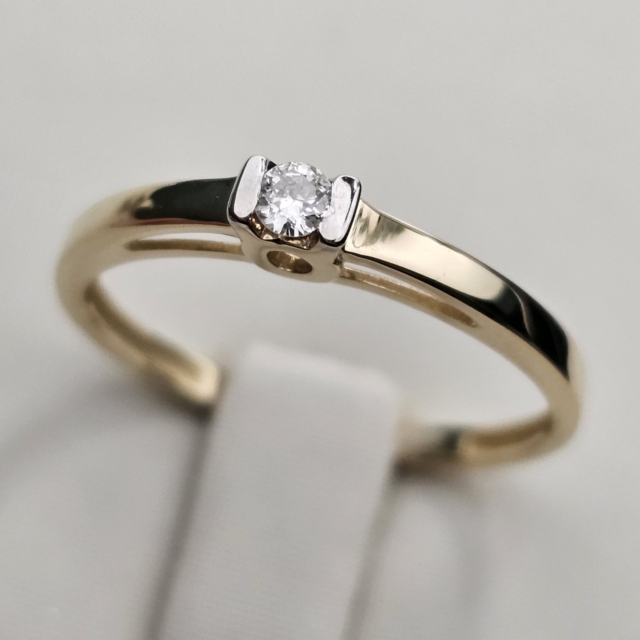 Золотое кольцо 17,5р с бриллиантом 0.062Ct I1//J, VG-Cut