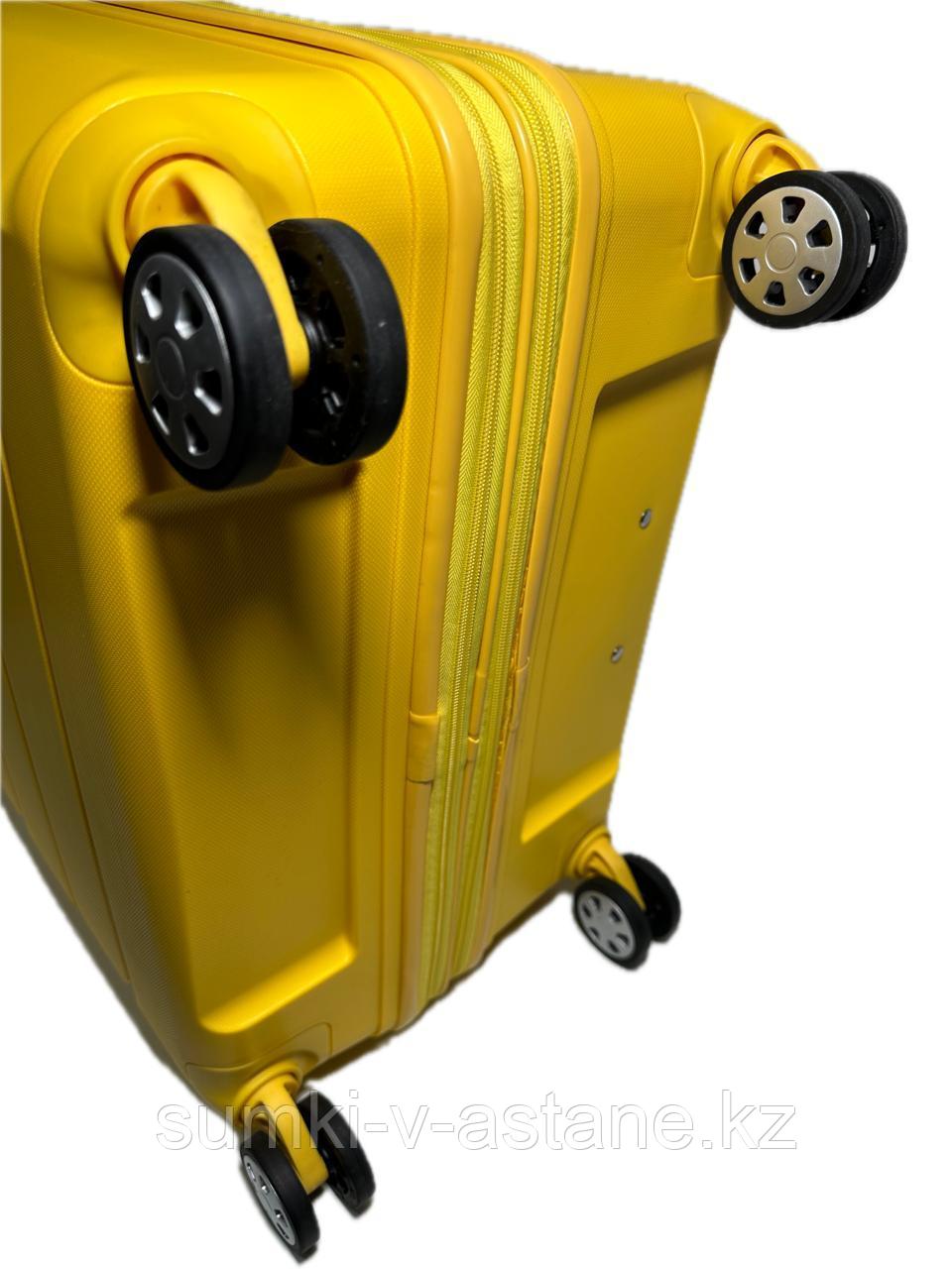 Большой пластиковый дорожный чемодан на 4-х колёсах "Travel Car".Высота 76 см, ширина 49 см, глубина 32(37) см - фото 5 - id-p112943961