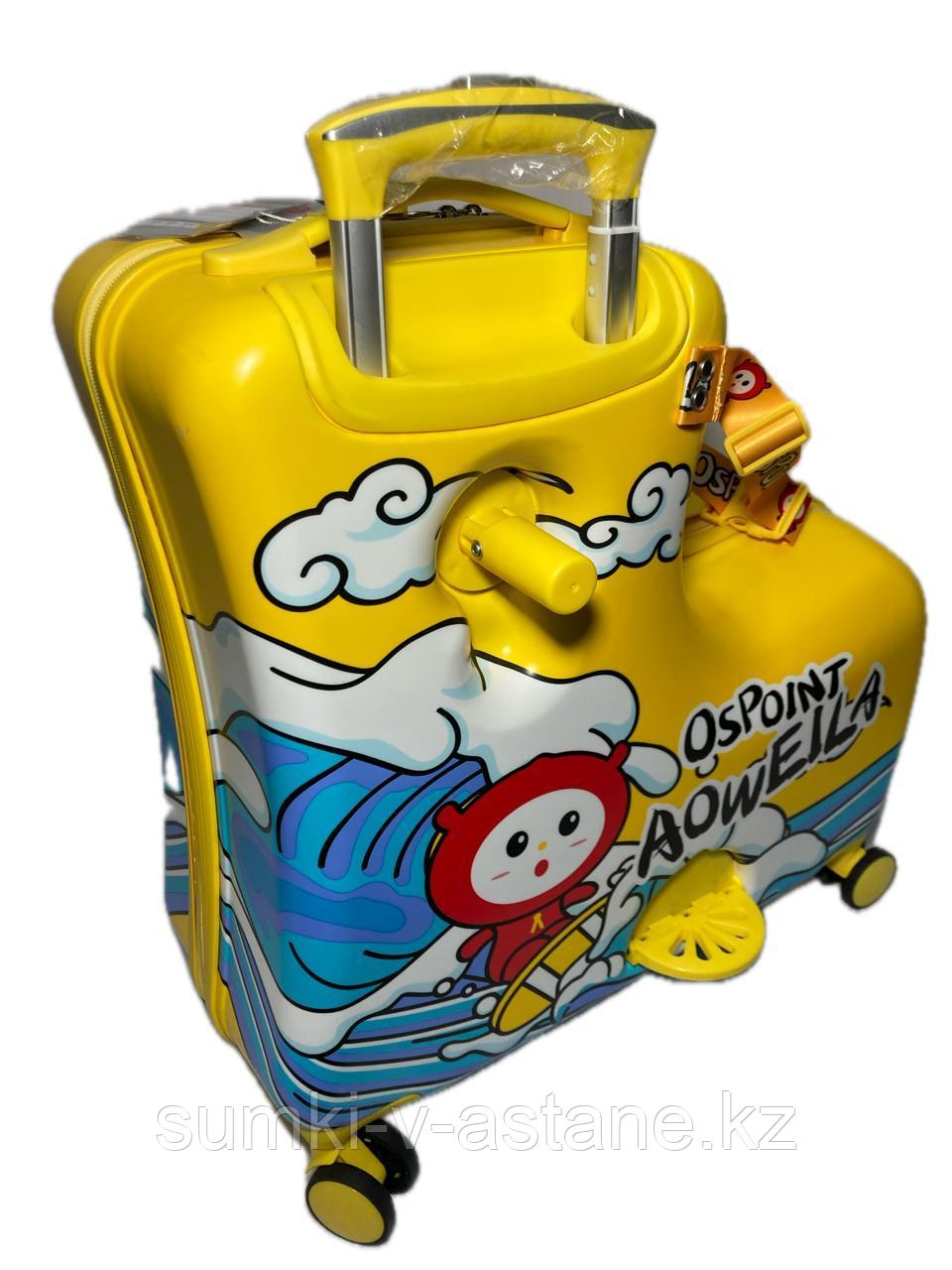Детский пластиковый дорожный чемодан-каталка с выдвижной ручкой. Высота 55 см, ширина 52 см, глубина 23 см. - фото 2 - id-p107876297
