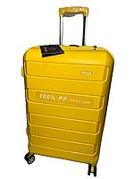 Средний пластиковый дорожный чемодан на 4-х колёсах "Travel Car".