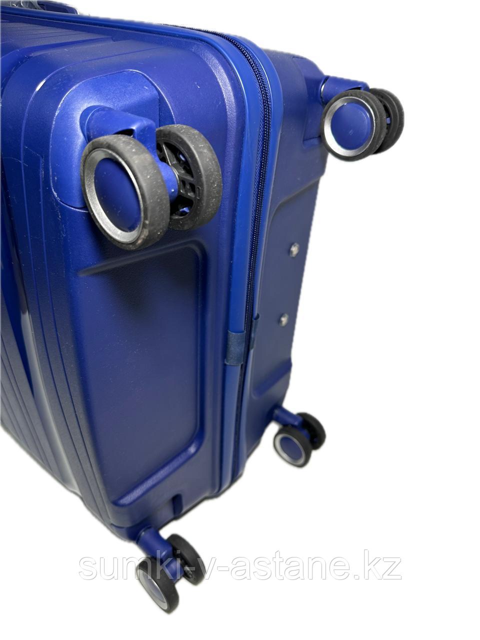 Большой пластиковый дорожный чемодан на 4-х колёсах "Fashion" (высота 75 см, ширина 47 см, глубина 29 см) - фото 8 - id-p105766359
