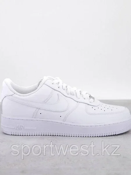 Nike Air Force 1 '07 trainers in white - фото 1 - id-p115745940