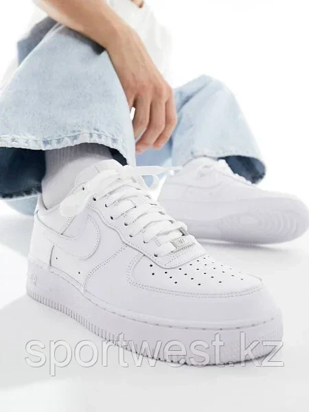 Nike Air Force 1 '07 trainers in white - фото 6 - id-p115745940