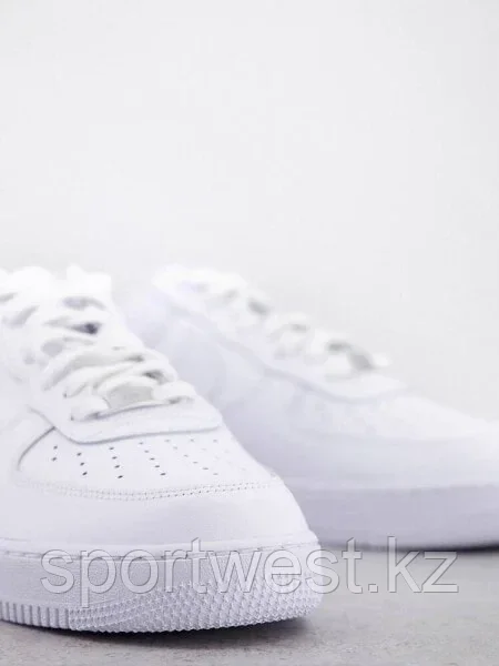 Nike Air Force 1 '07 trainers in white - фото 7 - id-p115745940