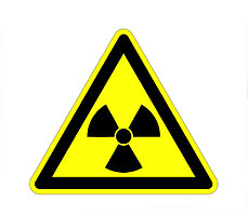 Знак "Опасно. Радиоактивные вещества или ионизирующее излучение" Д-05  200×200