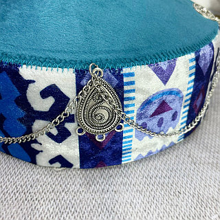 Бөкседегі қиярдың жақыннан түсірілген суреті