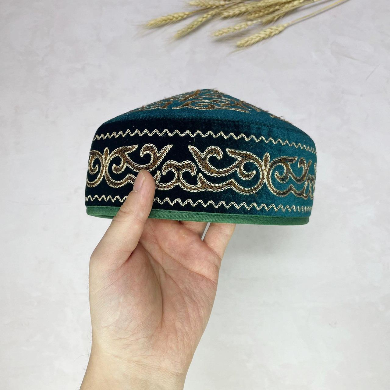 Казахская национальная тюбетейка (тақия) зеленая с бронзовой вышивкой и орнаментом - фото 3 - id-p115879421