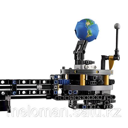 LEGO: Планета Земля и Луна на орбите Technic 42179