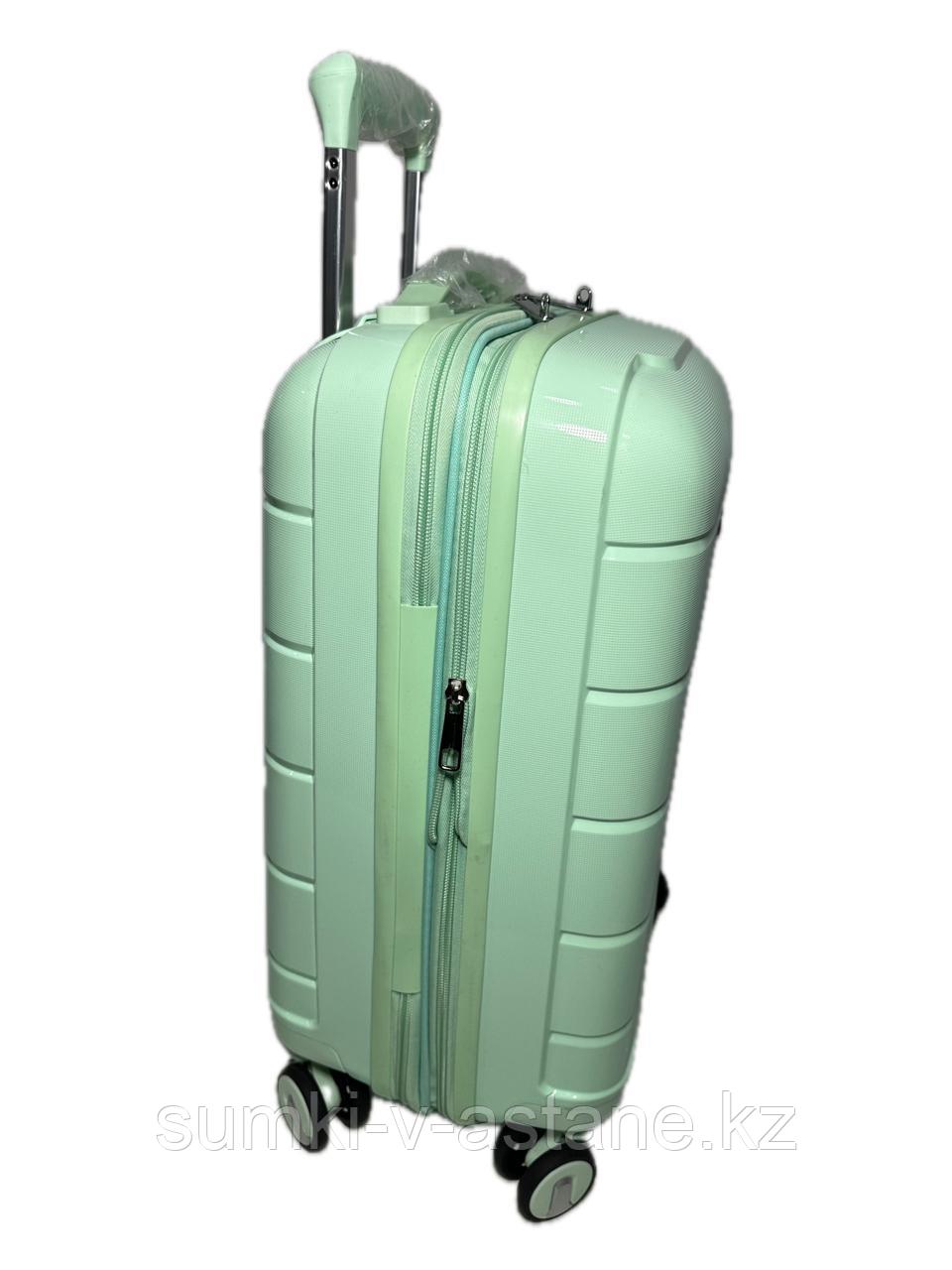 Маленький пластиковый дорожный чемодан на 4-х колёсах "Fashion" (высота 55 см, ширина 36 см, глубина 24 см) - фото 7 - id-p100072369