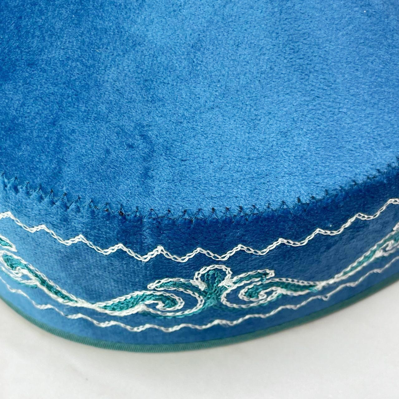 Казахская национальная тюбетейка (тақия) голубая с голубым орнаментом и белой строчкой (2) - фото 5 - id-p115914270
