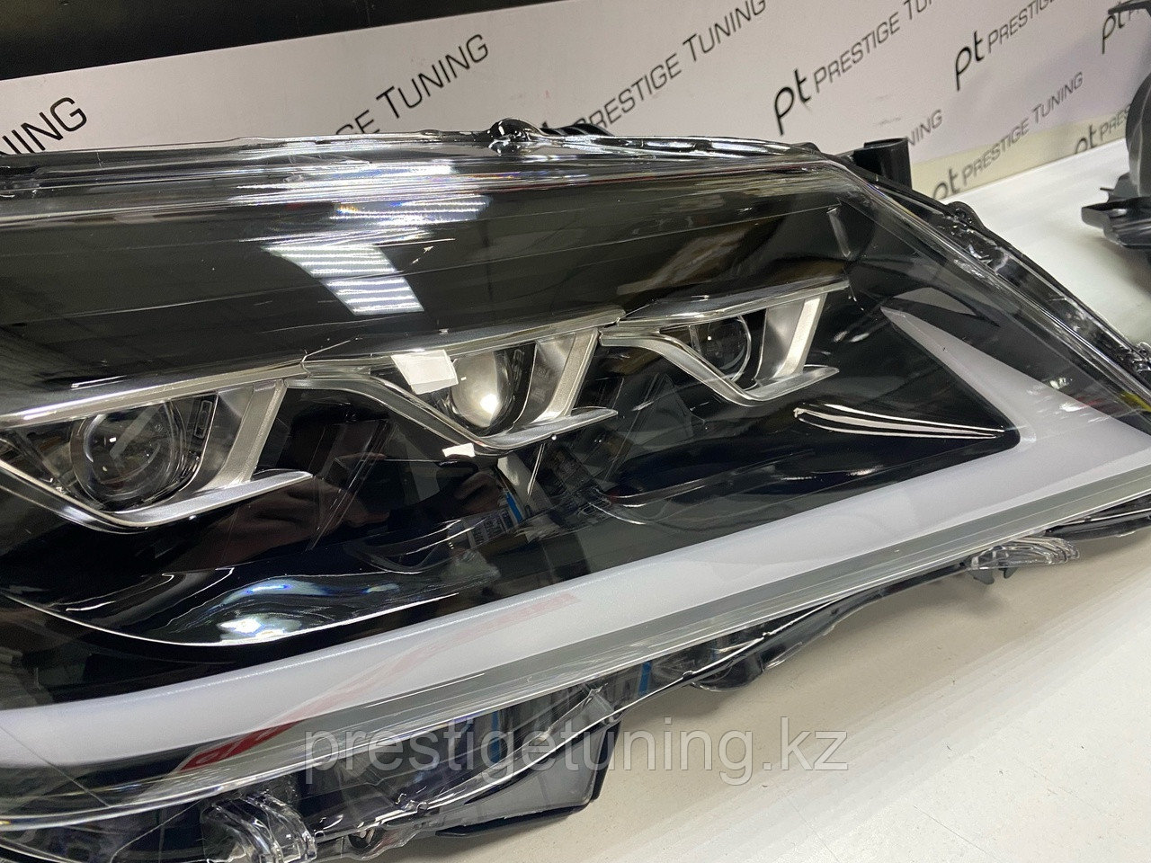Передние фары на Camry V50 2011-14 дизайн Lexus - фото 4 - id-p115919630