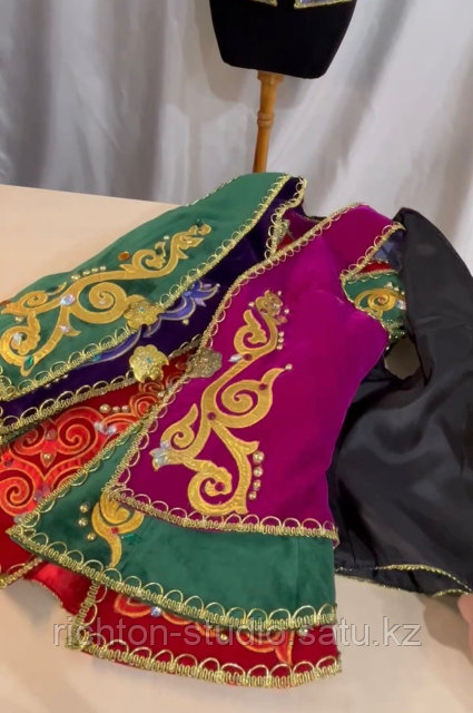 Шәуеттегі қара шаштар