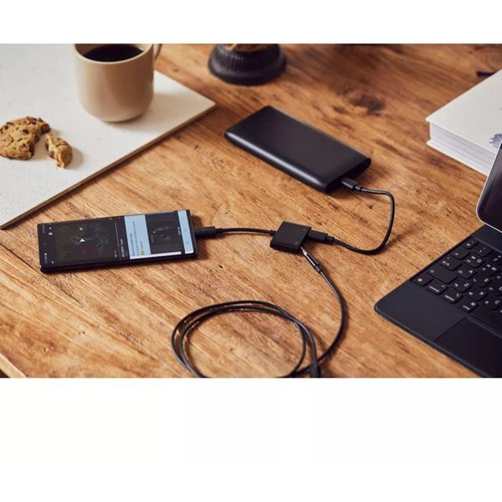 Belkin 10000mAh Power Bank W/USB Type-C Cable 6" Black BPB001BTBK - фото 2 - id-p115964550