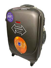Большой пластиковый дорожный чемодан Ambassador на 4-х колёсах (высота 79 см, ширина 49 см, глубина 29 см)