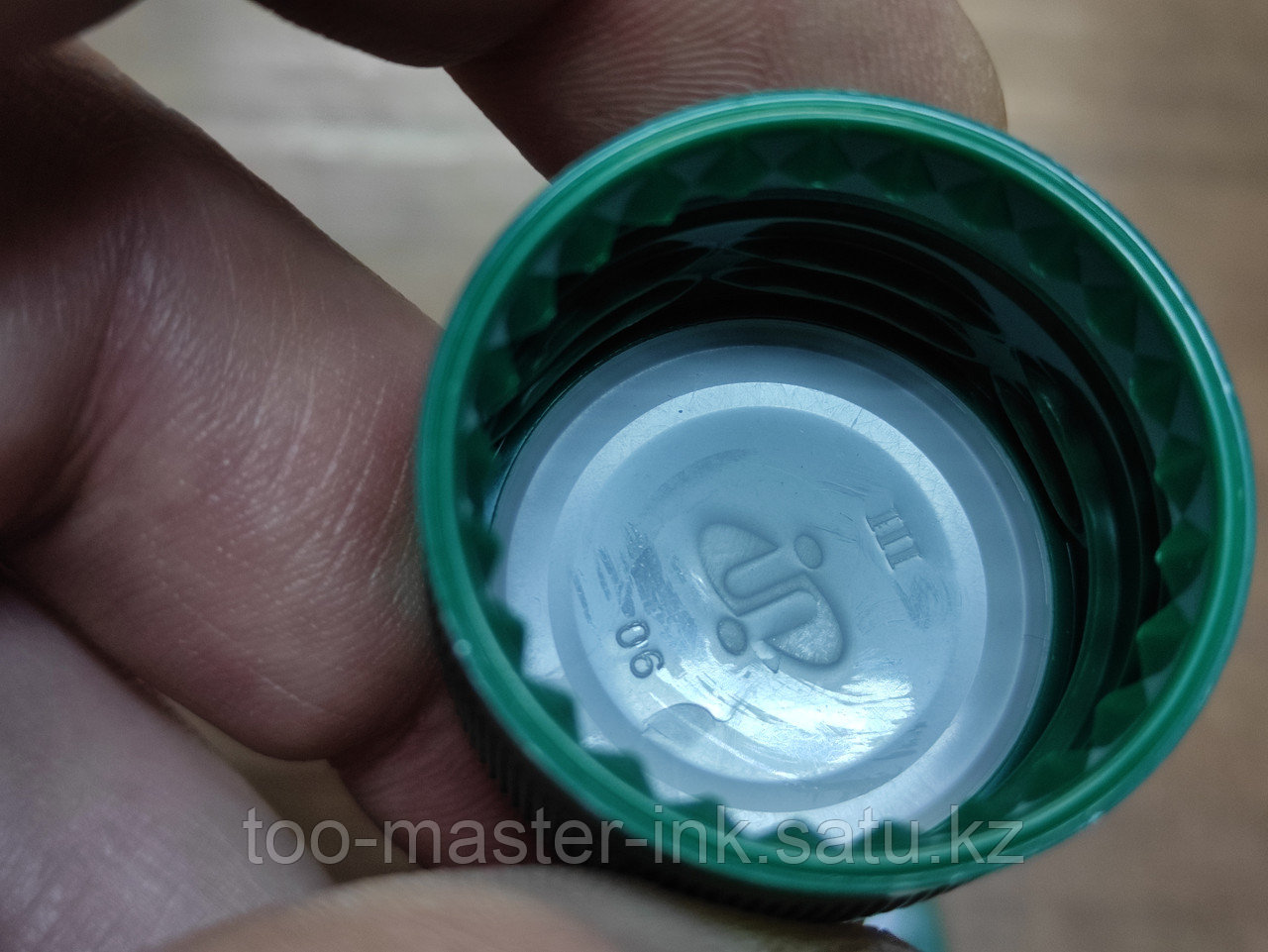 Крышки (колпачки) 2-компонентные Зеленые с логотипом L для бутылки 28мм - фото 1 - id-p115992406