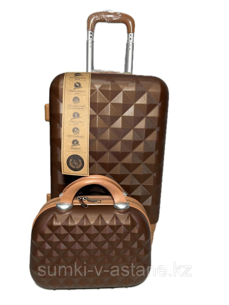 Маленький пластиковый дорожный чемодан, ручная кладь, с бьюти-кейсом "AS Bags". Увеличение в объёме. - фото 2 - id-p116015955