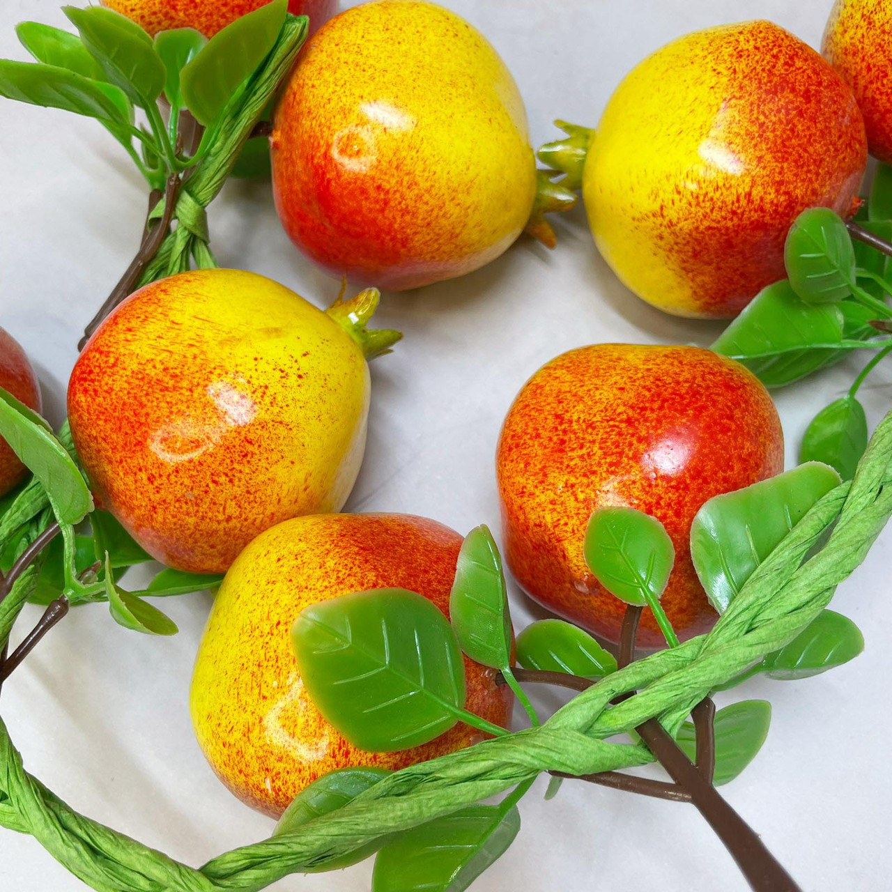 Искусственные фрукты связка гранаты 60 см желто красные - фото 5 - id-p116047173