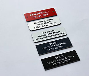 Гравировкасы бар берік пластикалық жапсырма.