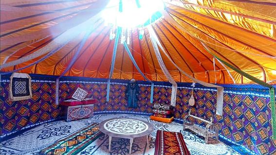 Есекке шапалақпен ұрды